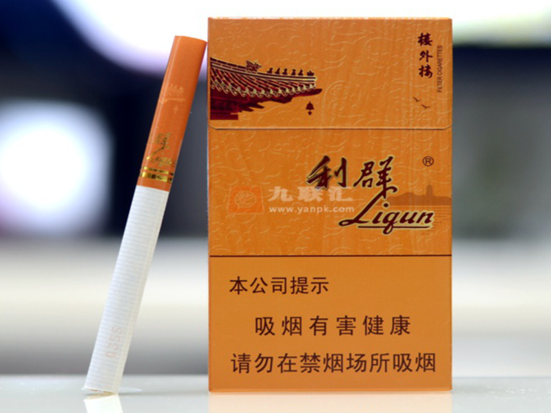 高仿烟批发集散中心包装与多层分拣现场